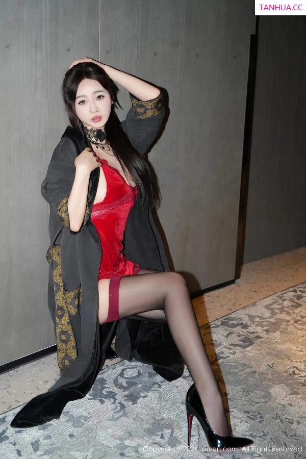   [XiuRen]高清写真图 2024.05.16 No.8547 软糖爱喝奶 黑丝美腿第24张图片